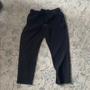 Lululemon on the fly pant 7/8, woven, size 10
